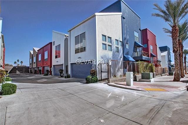 1st image of 01152 E Carson Ave