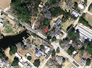 605 North St, Oriental, NC 28571