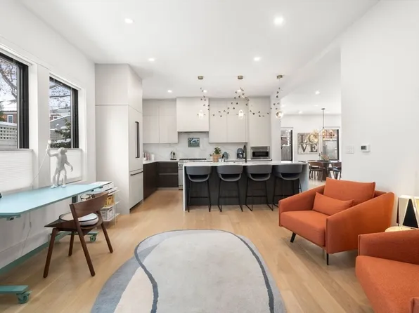 116 Thorndike St #1A, Brookline, MA 02446