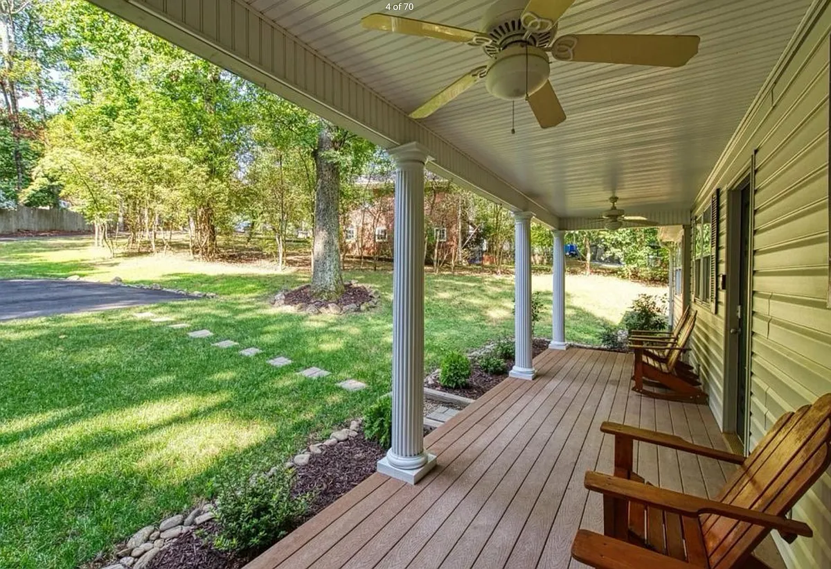 Building Photo - 9 Woodcrest Cir