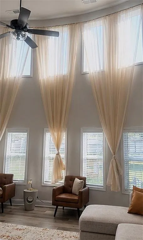 6 bed, 5.5 bath, 5356 sqft, $3,400 — Photo 3