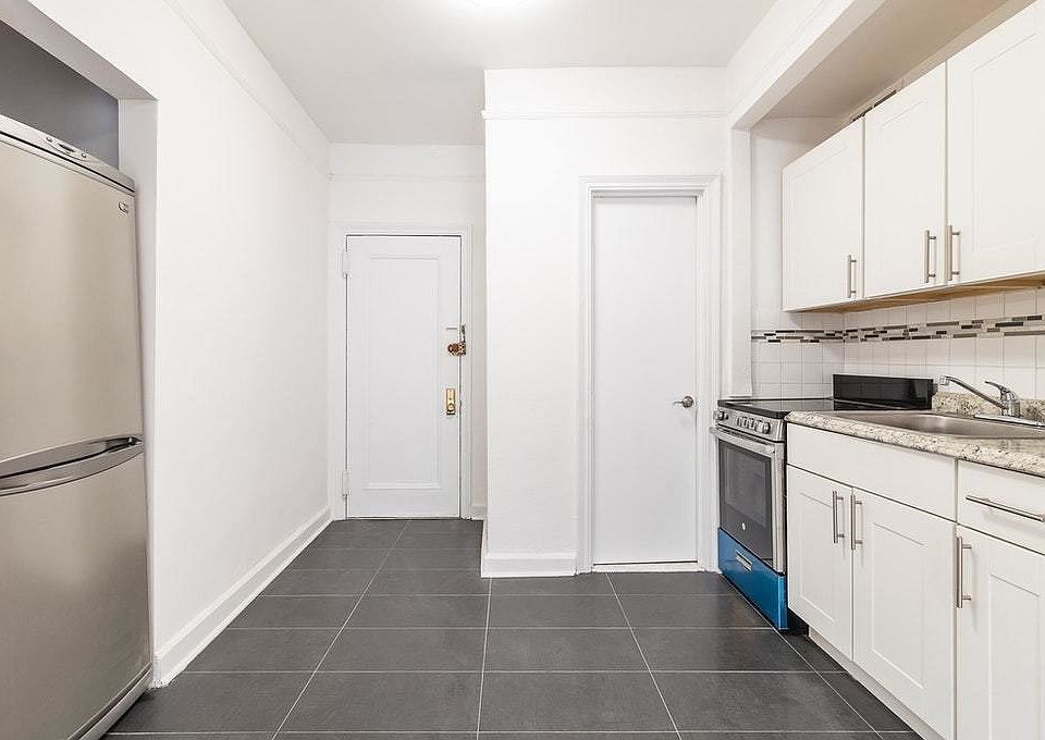 1st image of 444 W 48th St #5S