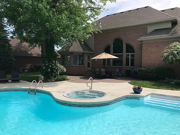 3rd image of 54483 Sweetwood Dr
