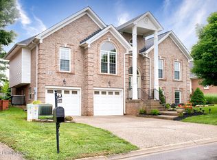 10126 Springhurst Gardens Cir, Louisville, KY 40241