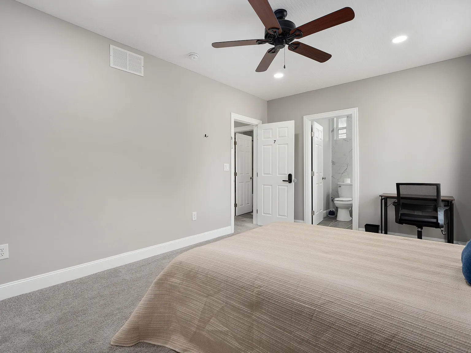 4 bed, 3.0 bath, 1806 sqft, $1,252 — Photo 1