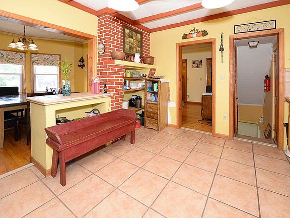 4th image of 173 Ashland Ave