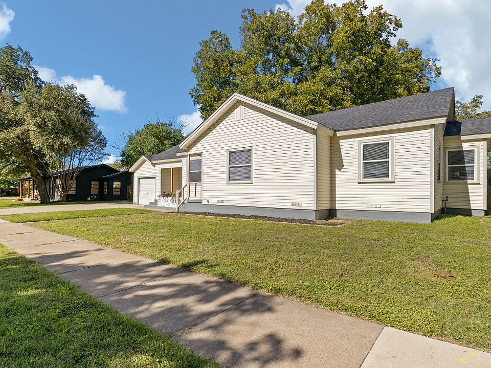 832 Featherston St, Cleburne, TX 76033 Zillow