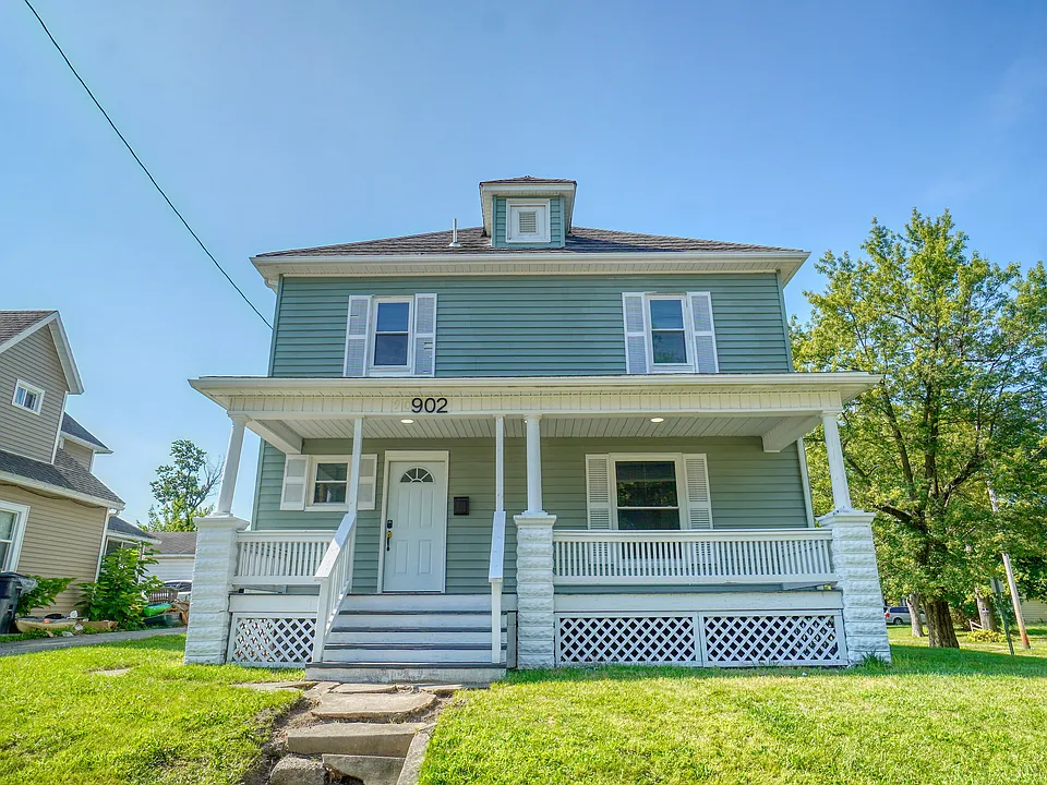 902 E Eureka St