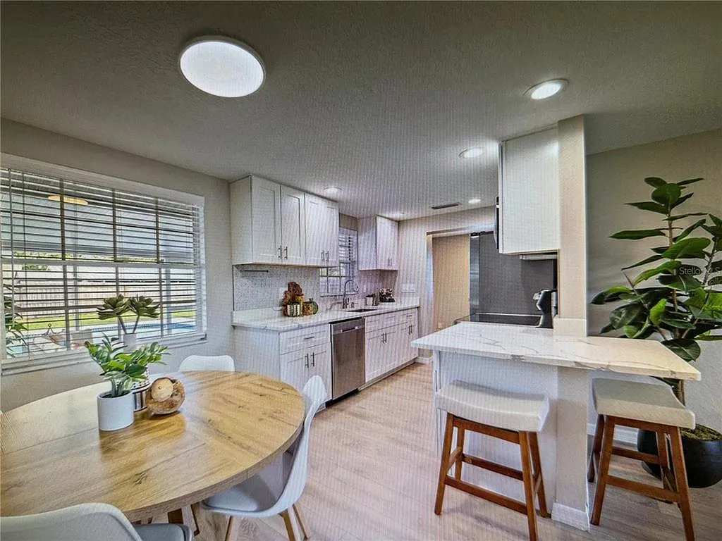 4 bed, 2.0 bath, 1355 sqft, $2,800 — Photo 4