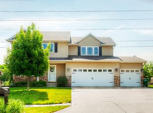 215 Burr Oak Blvd, Pleasant Hill, IA 50327