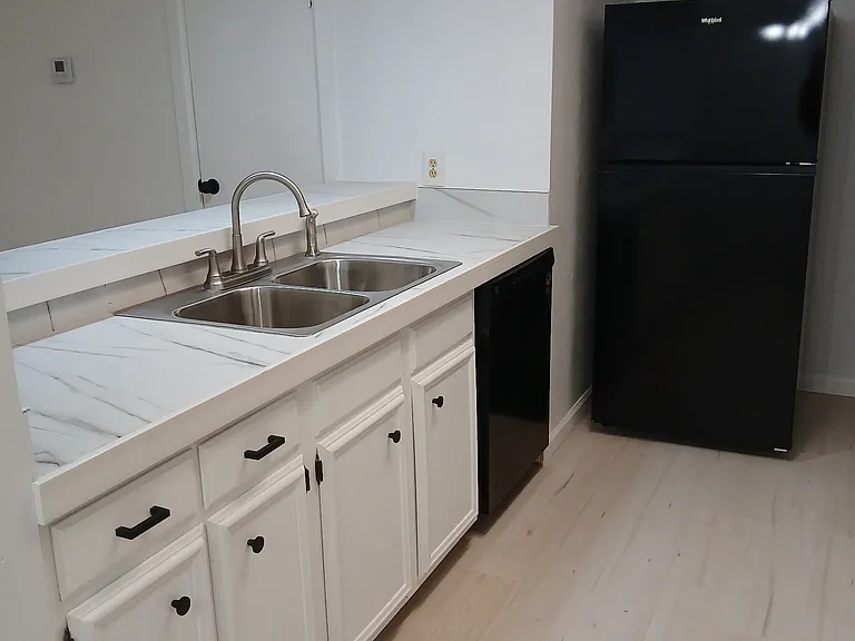 1116 Valley View Dr #C — Photo 3