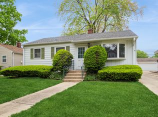 814 Hollywood Ave, Des Plaines, IL 60016