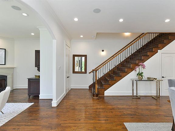 3rd image of 3604 Binkley Ave