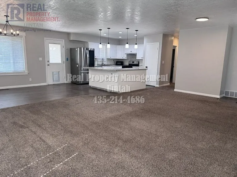 541 E 550 N — Photo 2