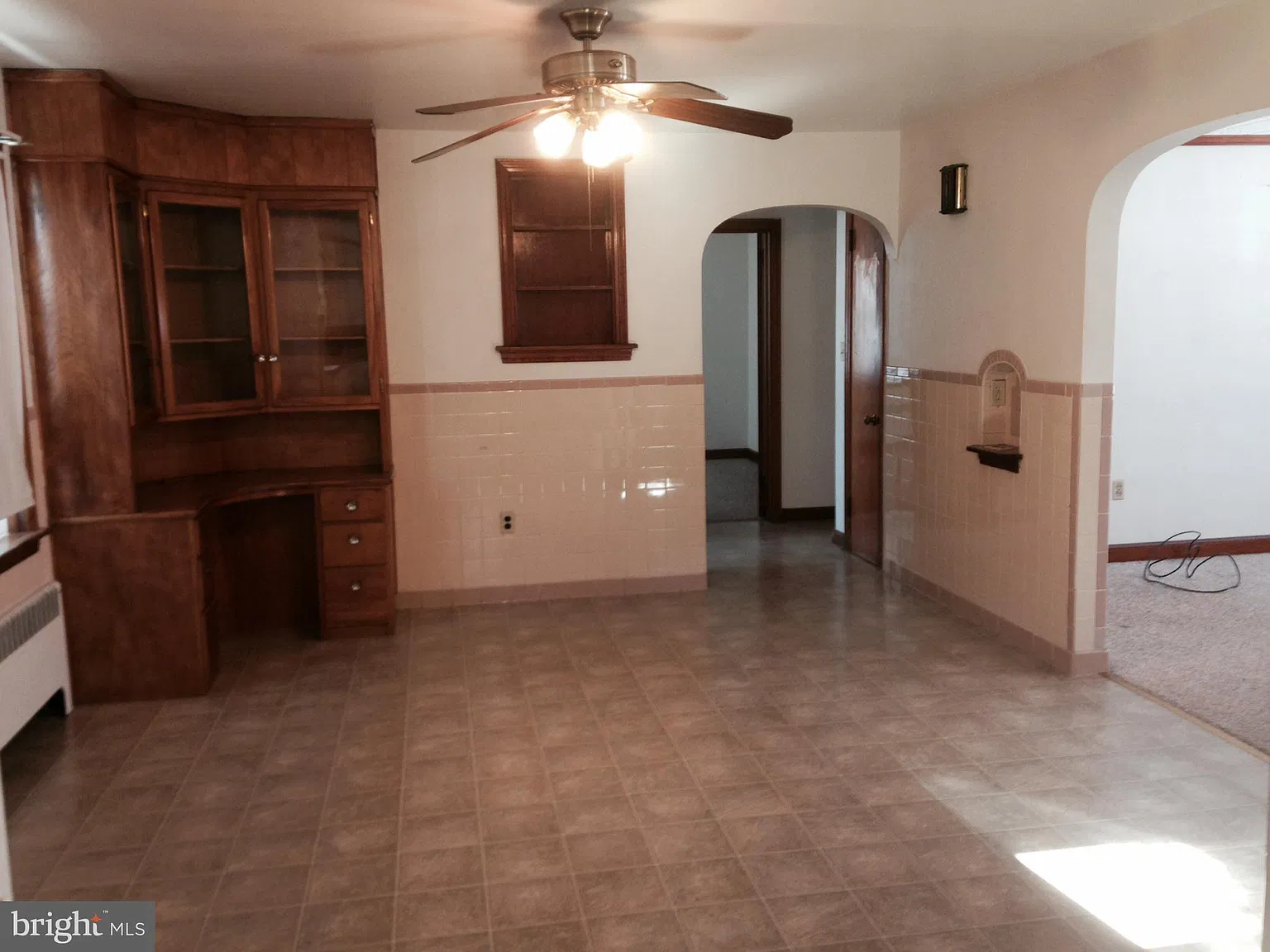 3 bed, 1.5 bath, 2028 sqft, $1,995 — Photo 2