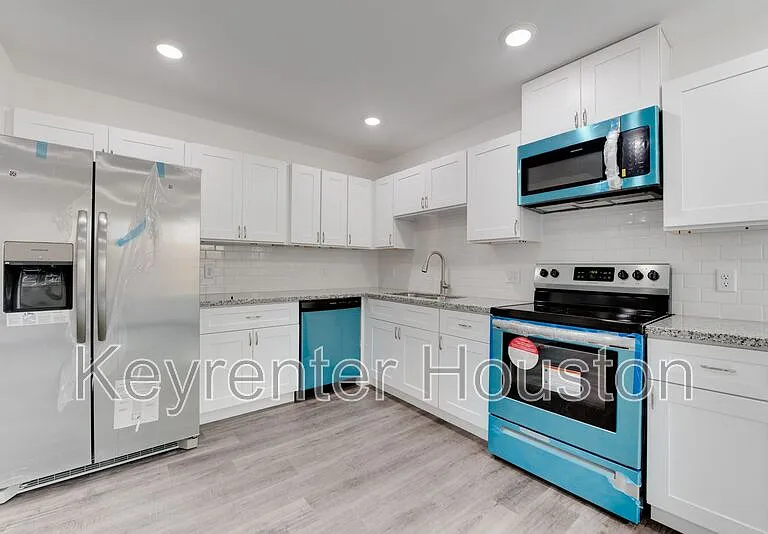 8126 Sterlingshire St #B — Photo 5