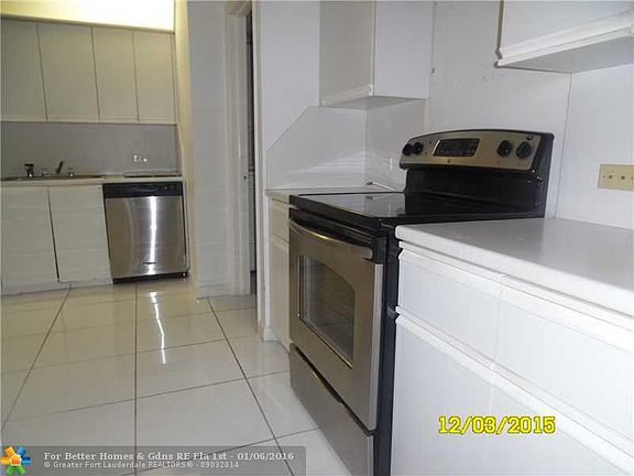 4th image of 20191 E Country Club Dr APT 306