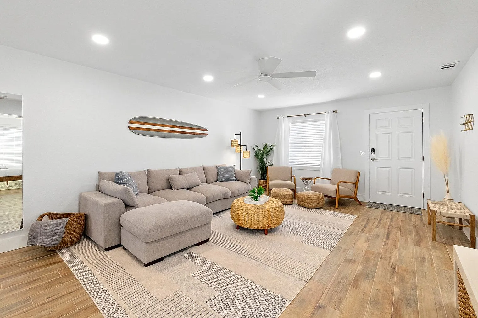 3 bed, 2.0 bath, 1097 sqft, $3,167 — Photo 1