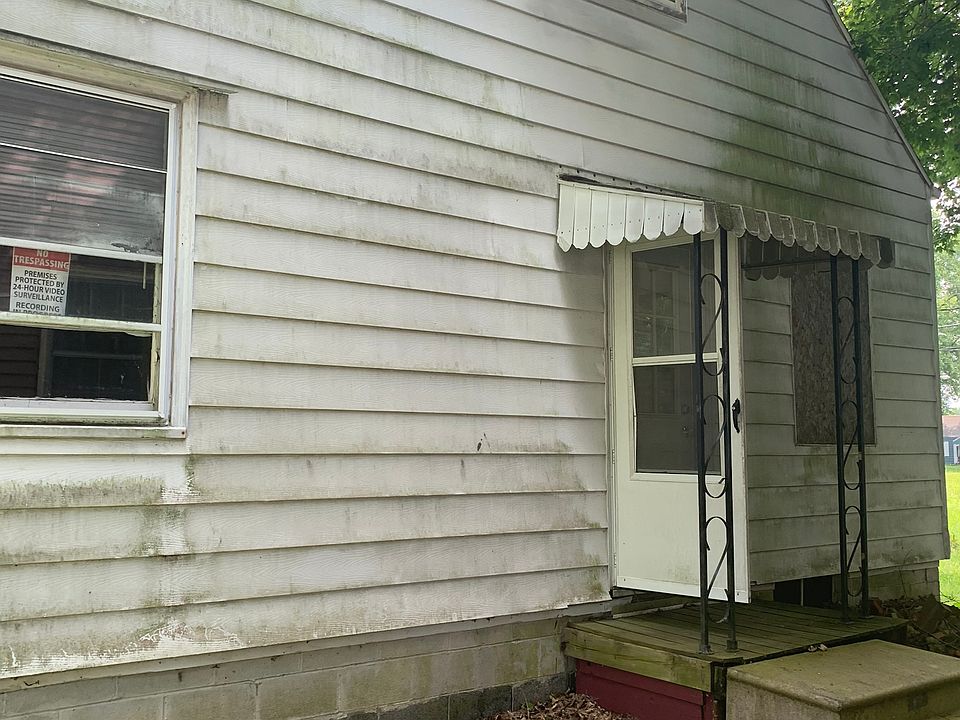 1st image of 2215 S Pershing Dr
