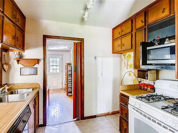4th image of 6515 Parkdale Dr