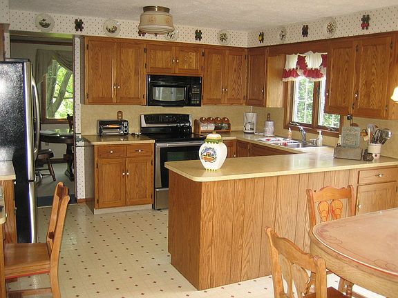 Who wants to bake? You'll love all this beautiful Schrock cabinetry!