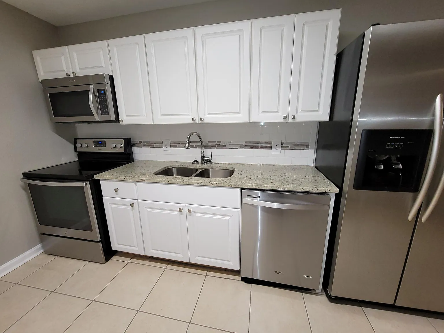 3 bed, 1050 sqft, $1,550 — Photo 4