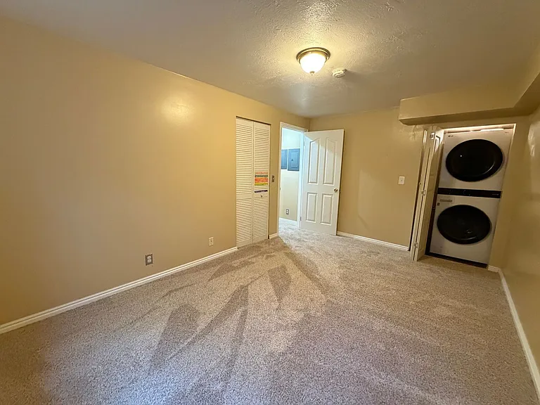 2080 E Debeers Dr — Photo 2