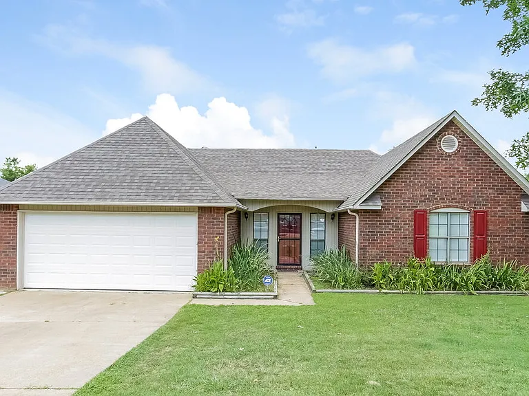 10264 Amanda Dr — Photo 1
