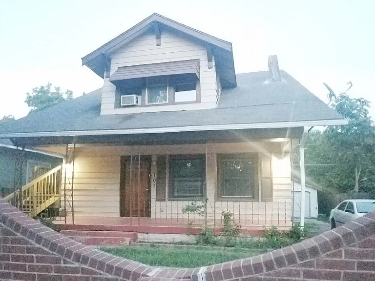 105 N Xanthus Ave — Photo 2