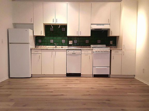 3rd image of 1230 N June St APT 109