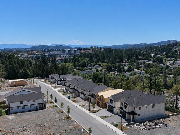 4th image of 731 Madrona Rdg
