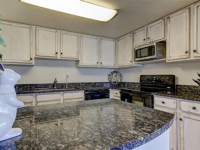 880 Mandalay Ave #601 — Photo 19