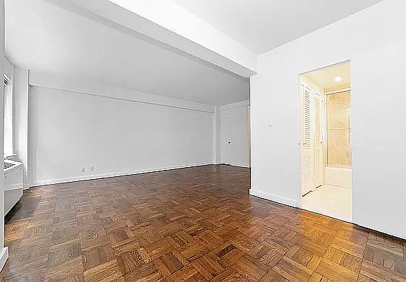 3rd image of 210 E 58th St APT 10B