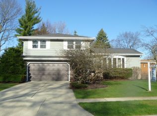 936 Arthur Dr, Elgin, IL 60120