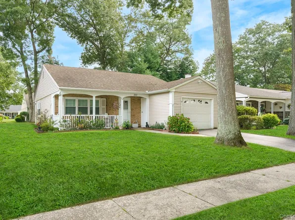 330 Brownfield Drive, Ridge, NY 11961