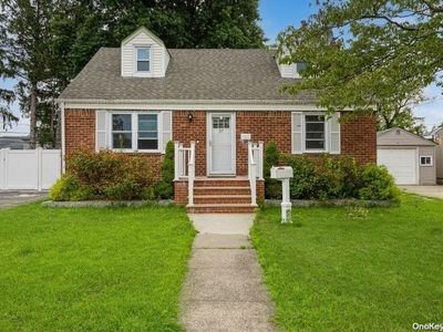 37 Linden Boulevard, Hicksville, NY, 11801