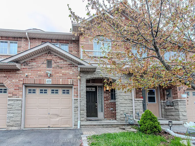 49 Marina Point Cres N — Photo 2