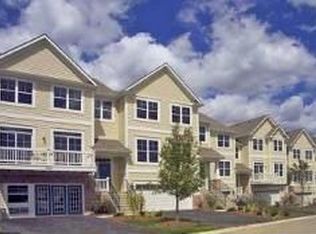 376 Hickory Ln, South Elgin, IL 60177