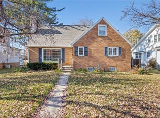 920 17th St, Marion, IA 52302