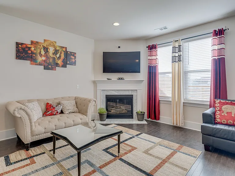 1332 Fairbanks St — Photo 9