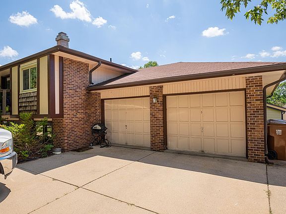 5th image of 6011 Queens Dr #1