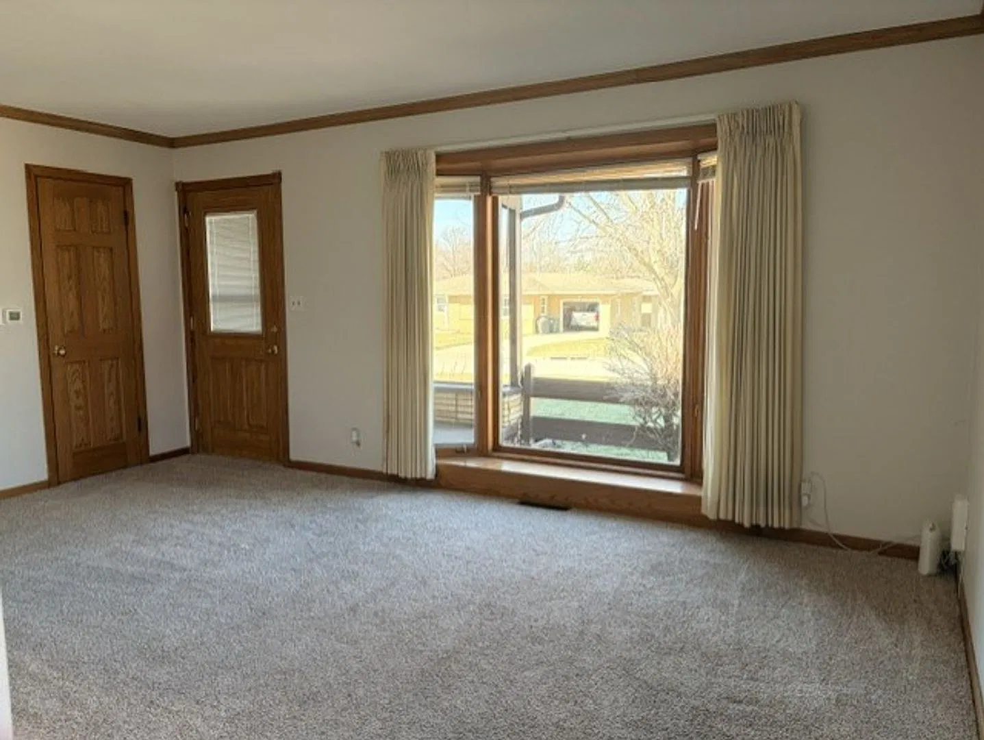 3 Bed 1.5 Bath HOUSE for rent — Photo 2