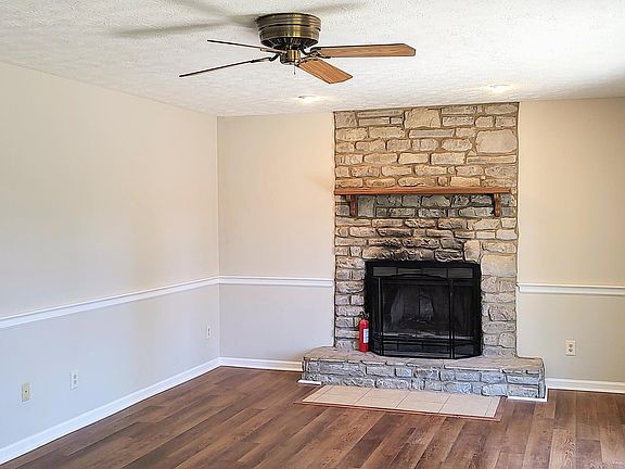 3rd image of 3929 Forsythe Dr