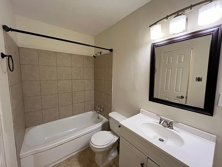 638 San Fernando Dr SE — Photo 17