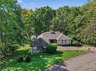 12 Market Ct, Bradfordwoods, PA 15015