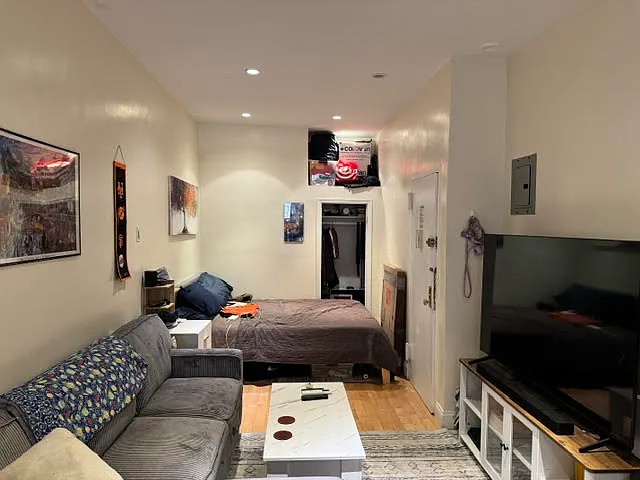 647 2nd Ave #2B — Photo 2