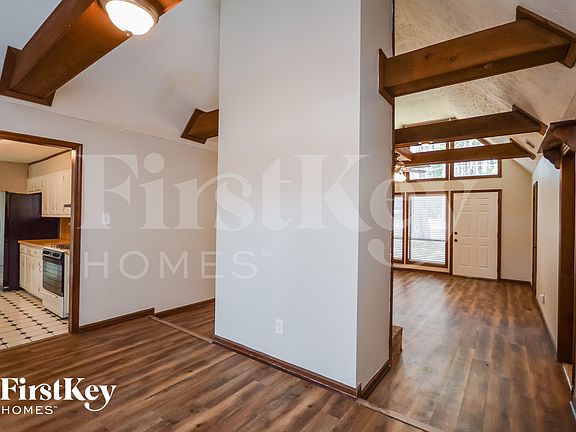 4th image of 3932 Woodland Cir SE