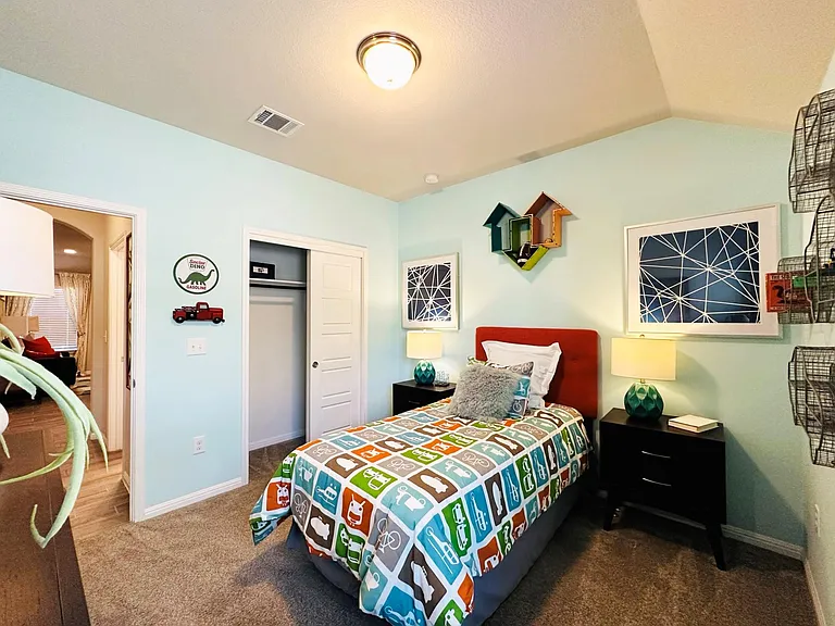 112 Groesbeck Ln — Photo 9