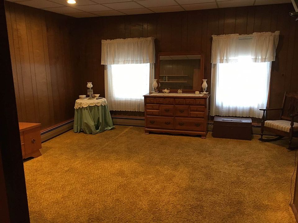 2nd image of 310 B St NE