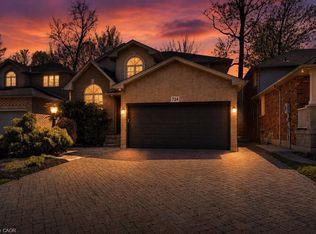 734 Brigadoon Dr, Hamilton, ON L9C 7S2